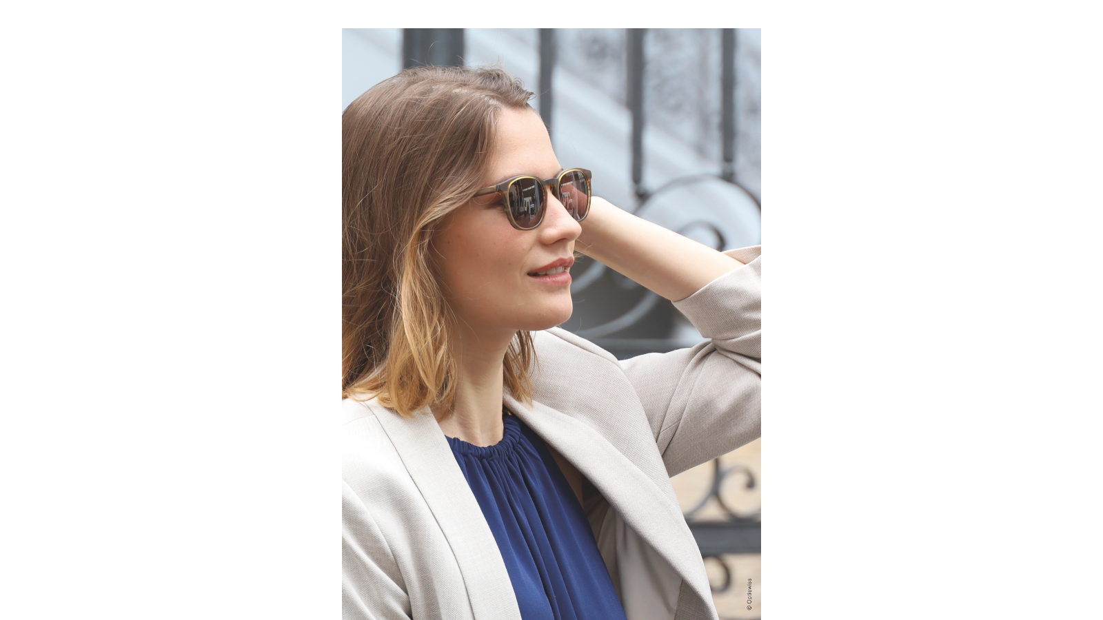 Femme portant des lunettes de soleil à verres dégradés de qualité - Rétine & Pupille Opticiens Paris 17