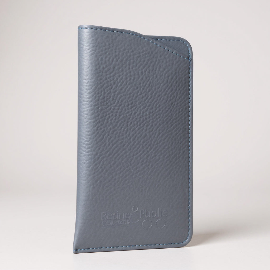 Étui à lunettes en cuir grainé bleu marine – Rétine & Pupille Opticiens